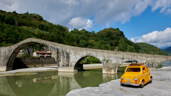 Taxi zur Ponte della Maddalena (Teufelsbrücke), Borgo a Mozzano, Provinz Lucca, Italien